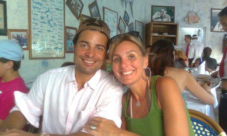 Chayanne and Marilisa Maronesse&nbsp;in a restaurant.
